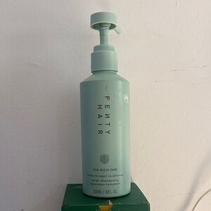 Fenty Beauty Hair Conditioner in Mint Green
